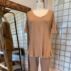 Domi organic cotton v neck top